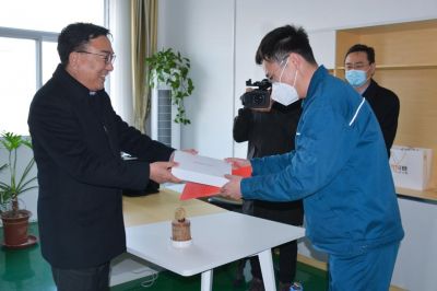 山东省潍坊市人大常委会副主任范福生莅临山东和记官方网站药业指导慰问