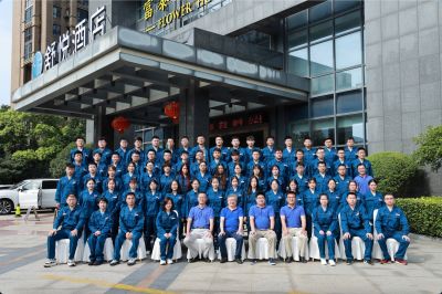2022年和记官方网站医药“奋斗谱写成长新华章”大学生入职培训举行开营仪式