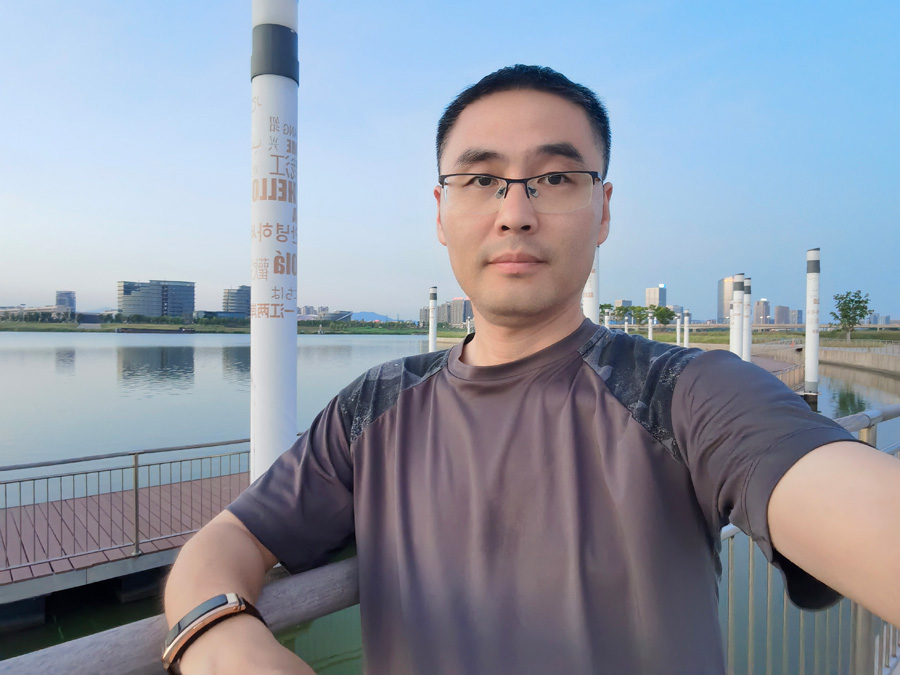 2022年度和记官方网站医药金鹰奋斗者——汤  旗